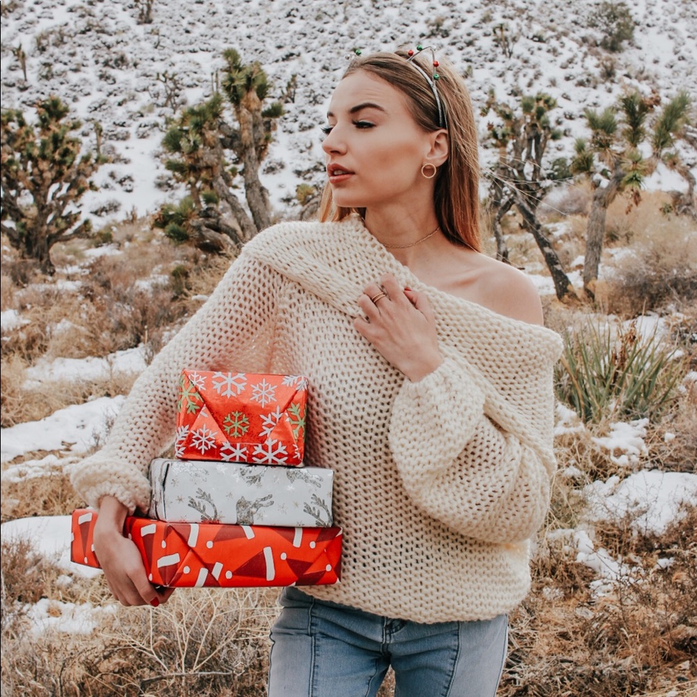 Knitted one shoulder Sweater